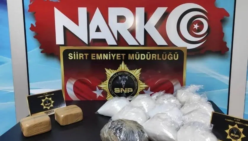 SİİRT'TE 1 KİLOGRAM EROİN VE 5 KİLO 900 GRAM METAMFETAMİN ELE GEÇİRİLDİ
