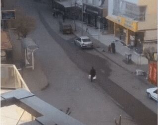 YÜKSEKTEN DÜŞEN ÇOCUK KURTARILDI
