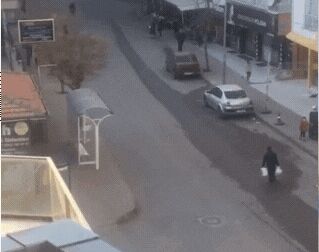 KARDA MAHSUR KALAN YOLCU MİNİBÜSÜ KURTARILDI