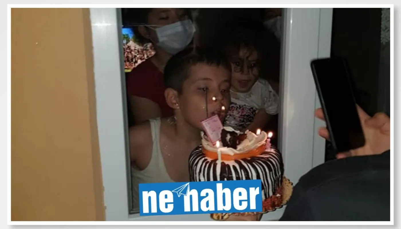 KARANTİNADAKİ AİLESİYLE CAMDAN BAYRAMLAŞTI