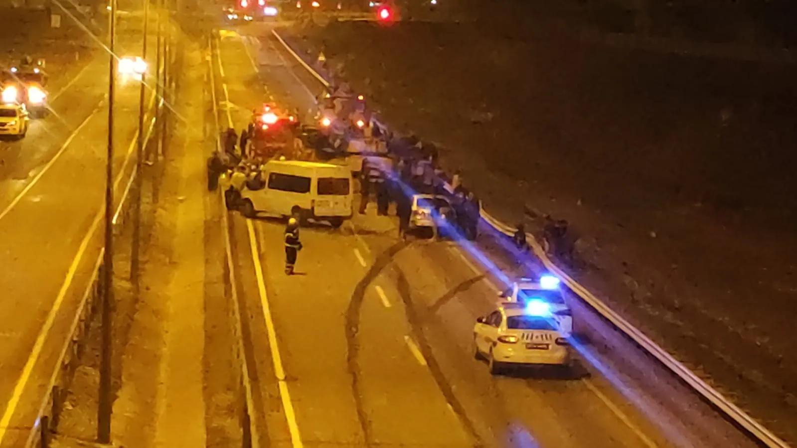 Siirt'te Askeri Araç Devrildi