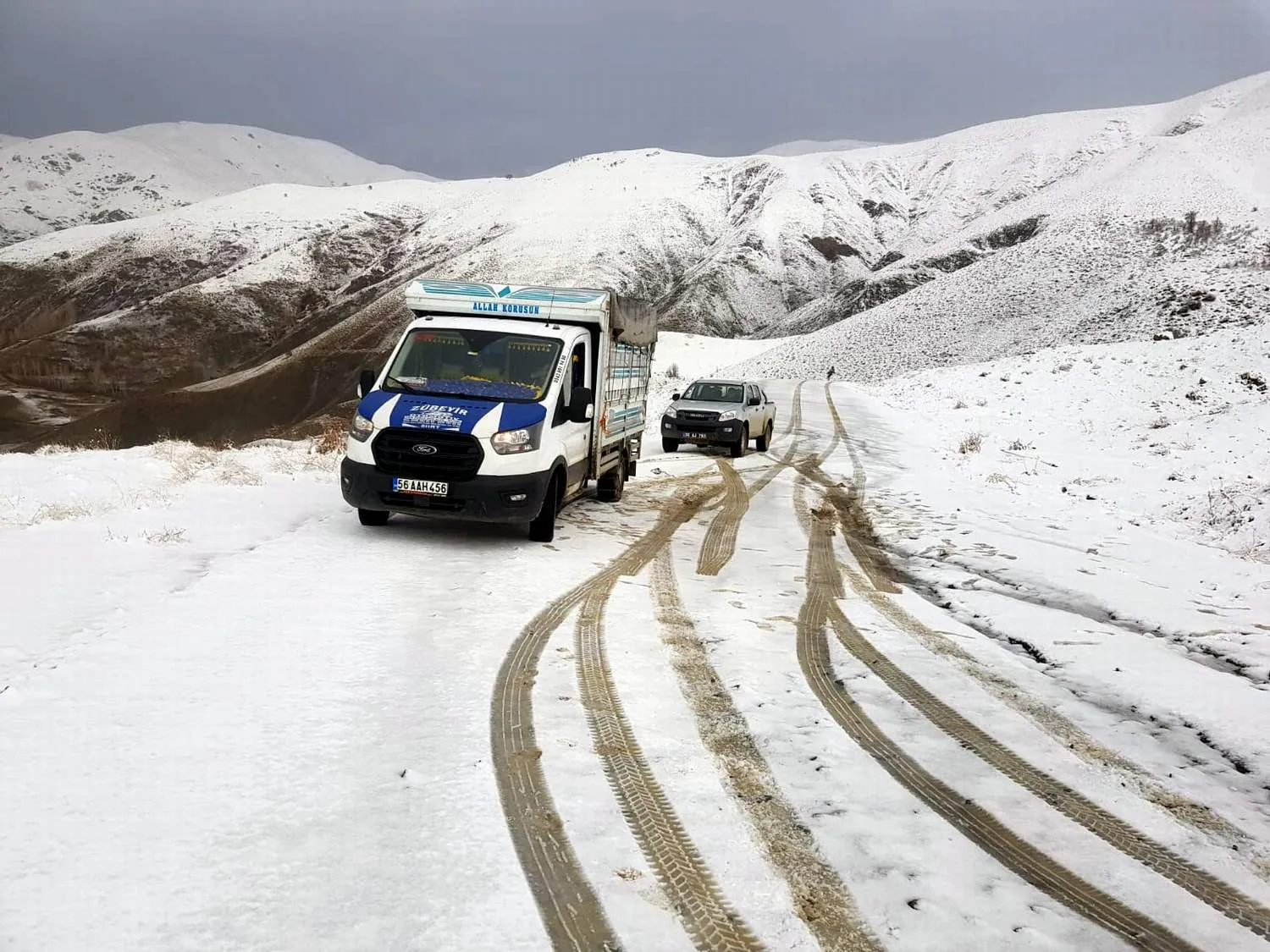 Karda Mahsur Kalanlar Kurtarıldı