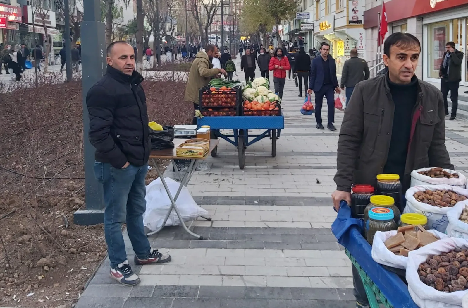 Cadde Değişti Alışkanlık Değişmedi