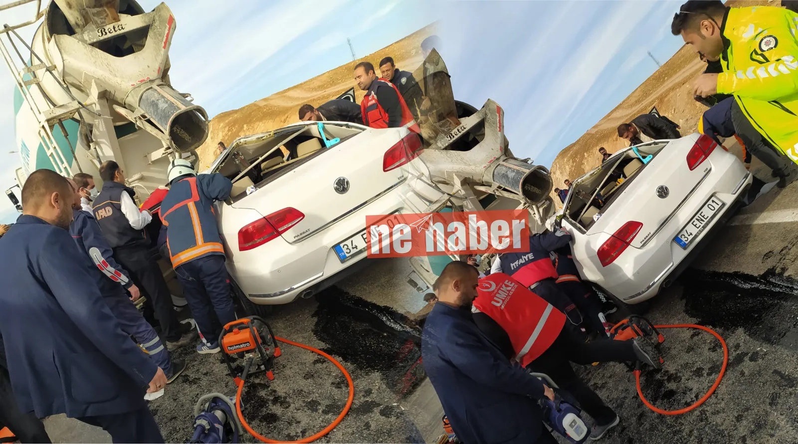 Otomobil ile Beton Mikseri Çarpıştı: 1'i Ağır 2 Yaralı