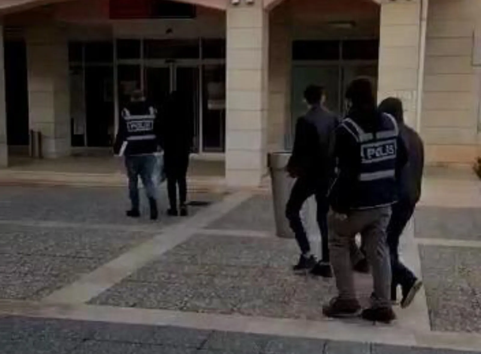 Siirt’te Okul Soyan 2 Kişi Tutuklandı