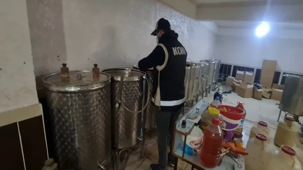 Siirt'te 4 Ton Kaçak İçki Ele Geçirildi