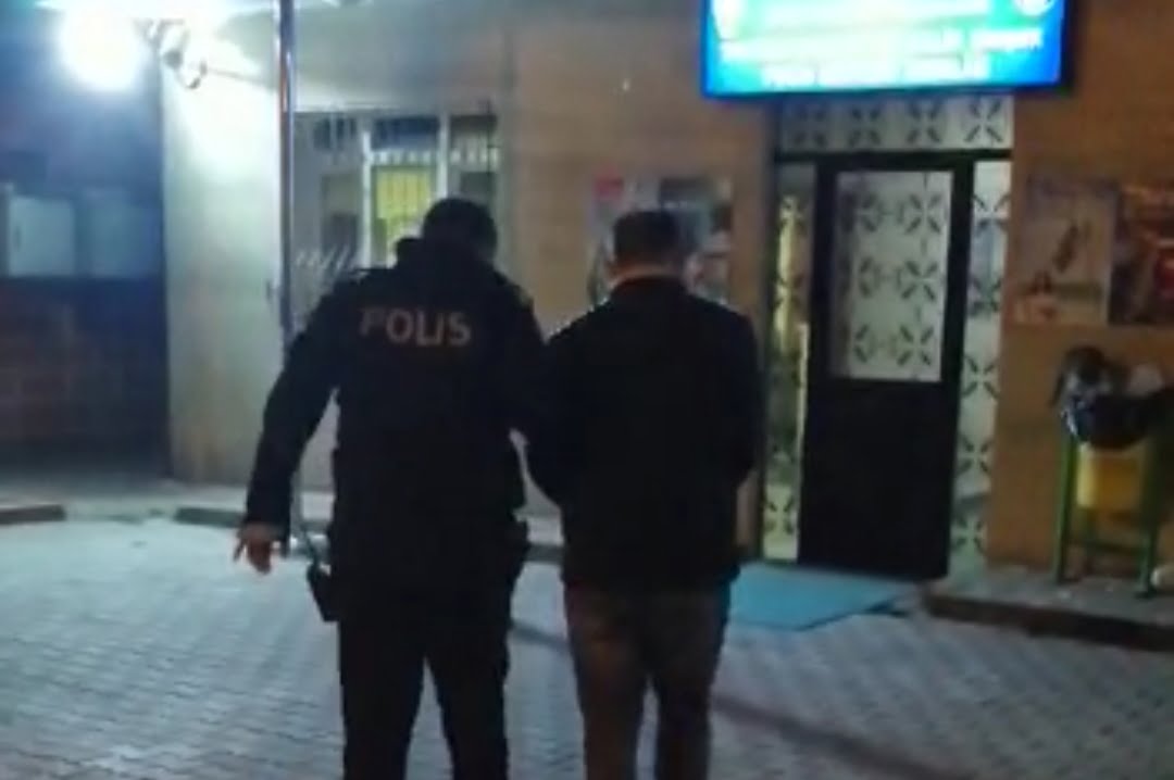 Hırsızlık Suçundan Aranan 1 Şahıs Yakalandı