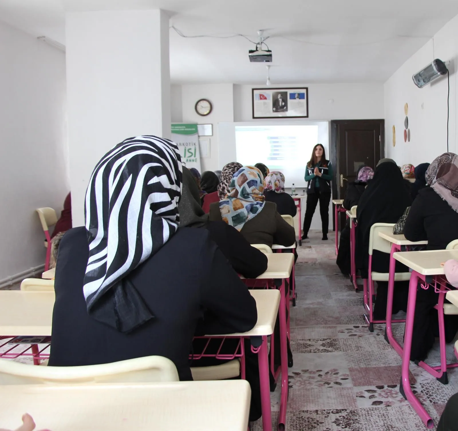 Annelere Narkotik Eğitimi Verildi