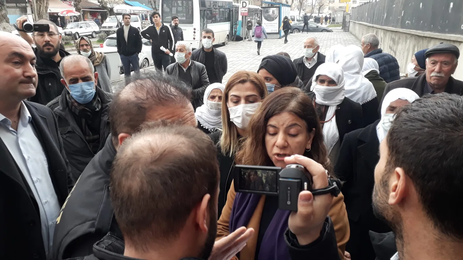 HDP'nin Basın Açıklamasına Polis Müdahale Etti