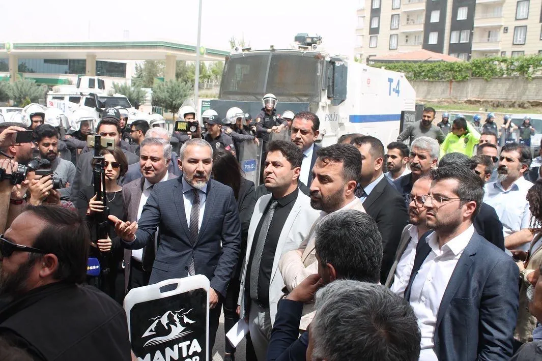 13 Baro Siirt’te Kasaplar Deresi İçin Toplandı