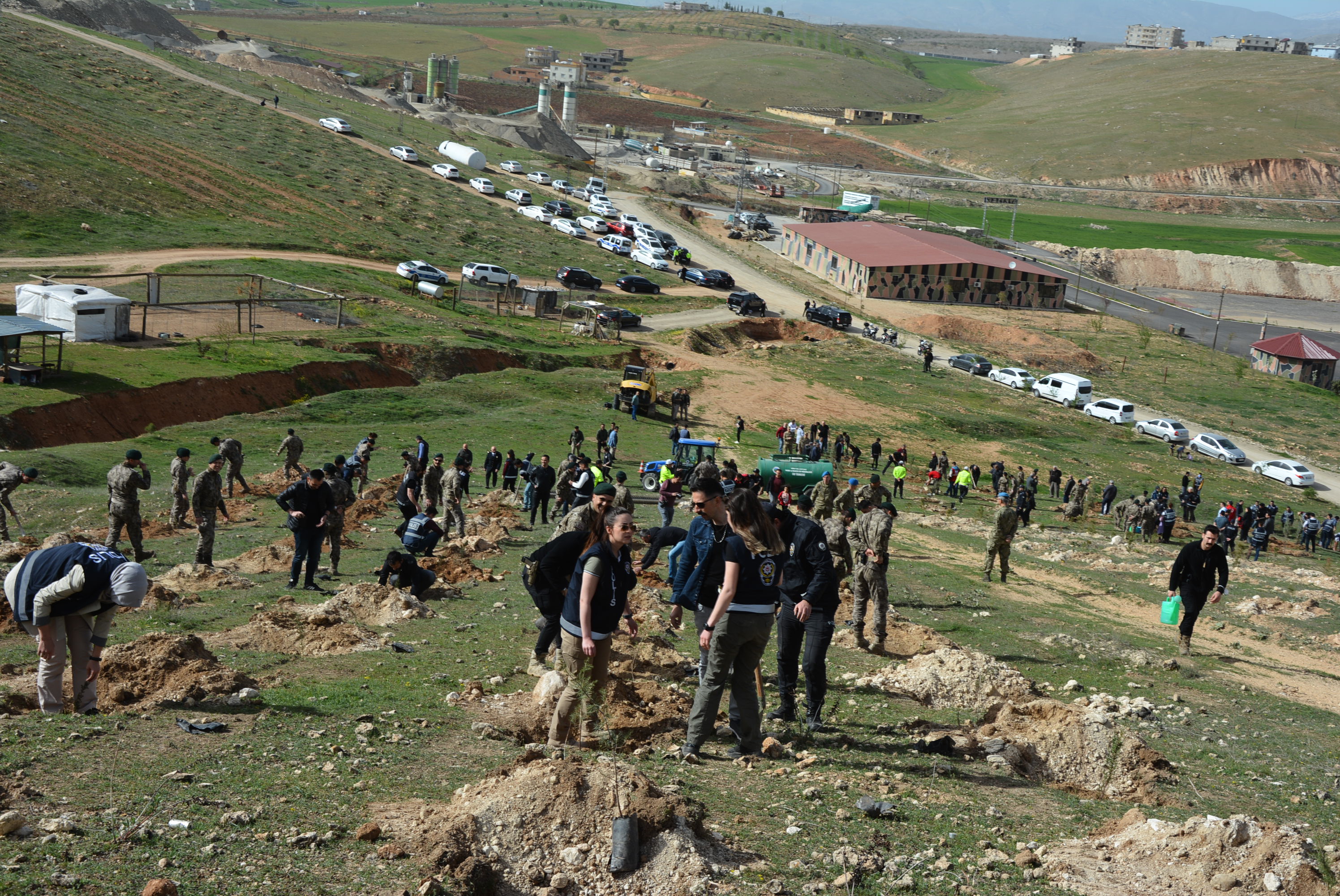 Siirt'te Polis Haftası Nedeniyle Fidan Dikimi Gerçekleştirildi