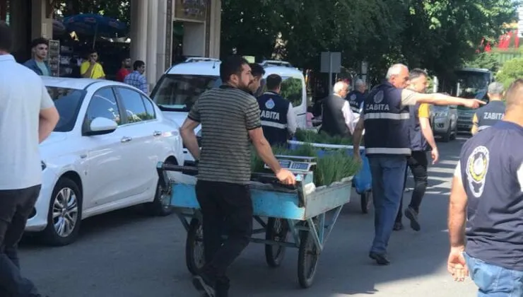 Siirt'te Seyyar Satıcılar Bir Bir Toplatıldı