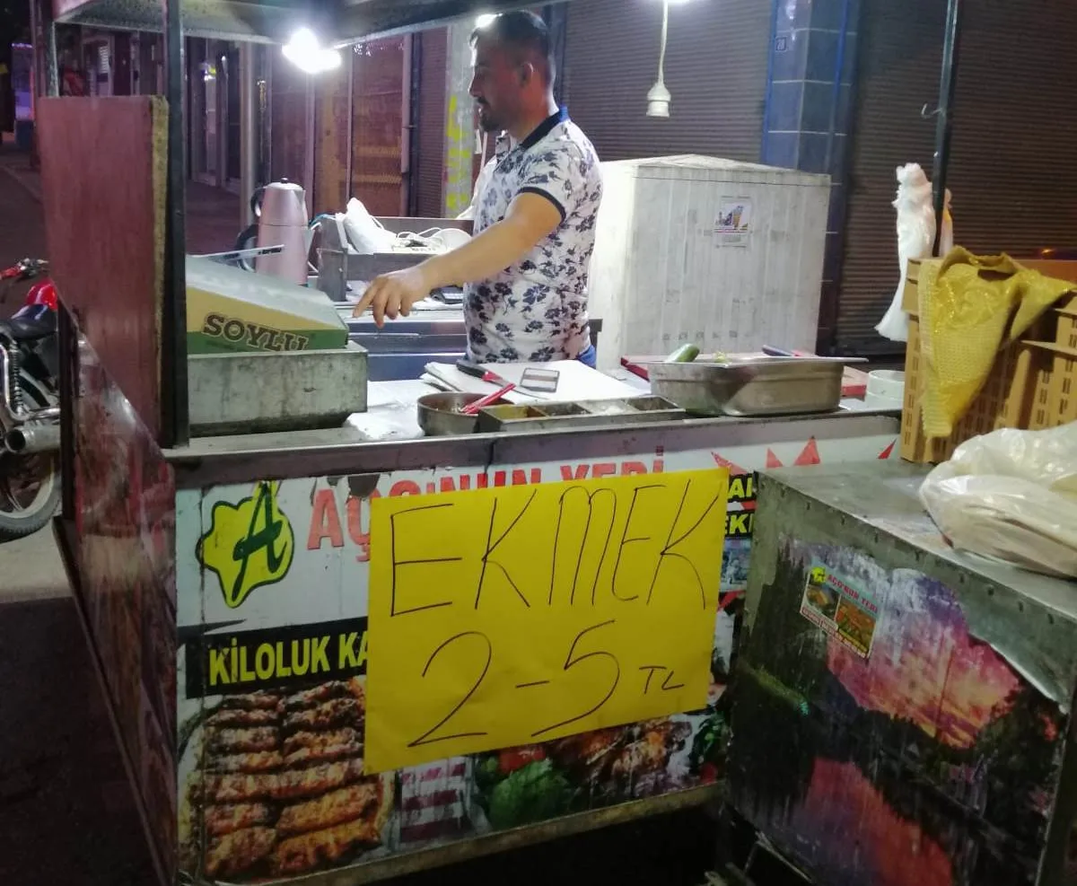 Kurtalan’da Esnaf Fırıncılara Kızıp Ekmeği Ucuza Satmaya Başladı