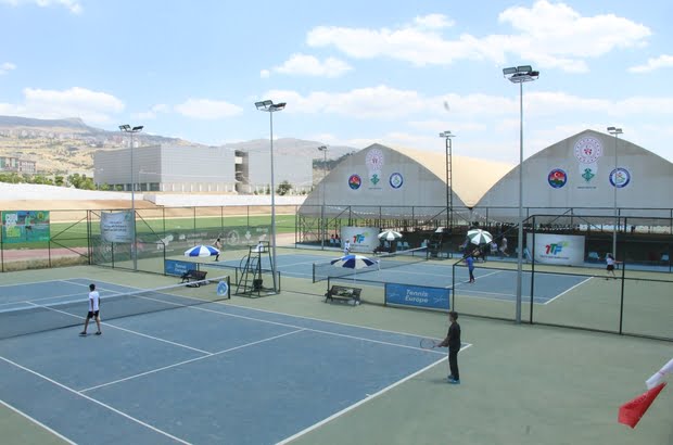 Siirt’in Yıldızları Şırnak'ta Teniste Yarışıyor