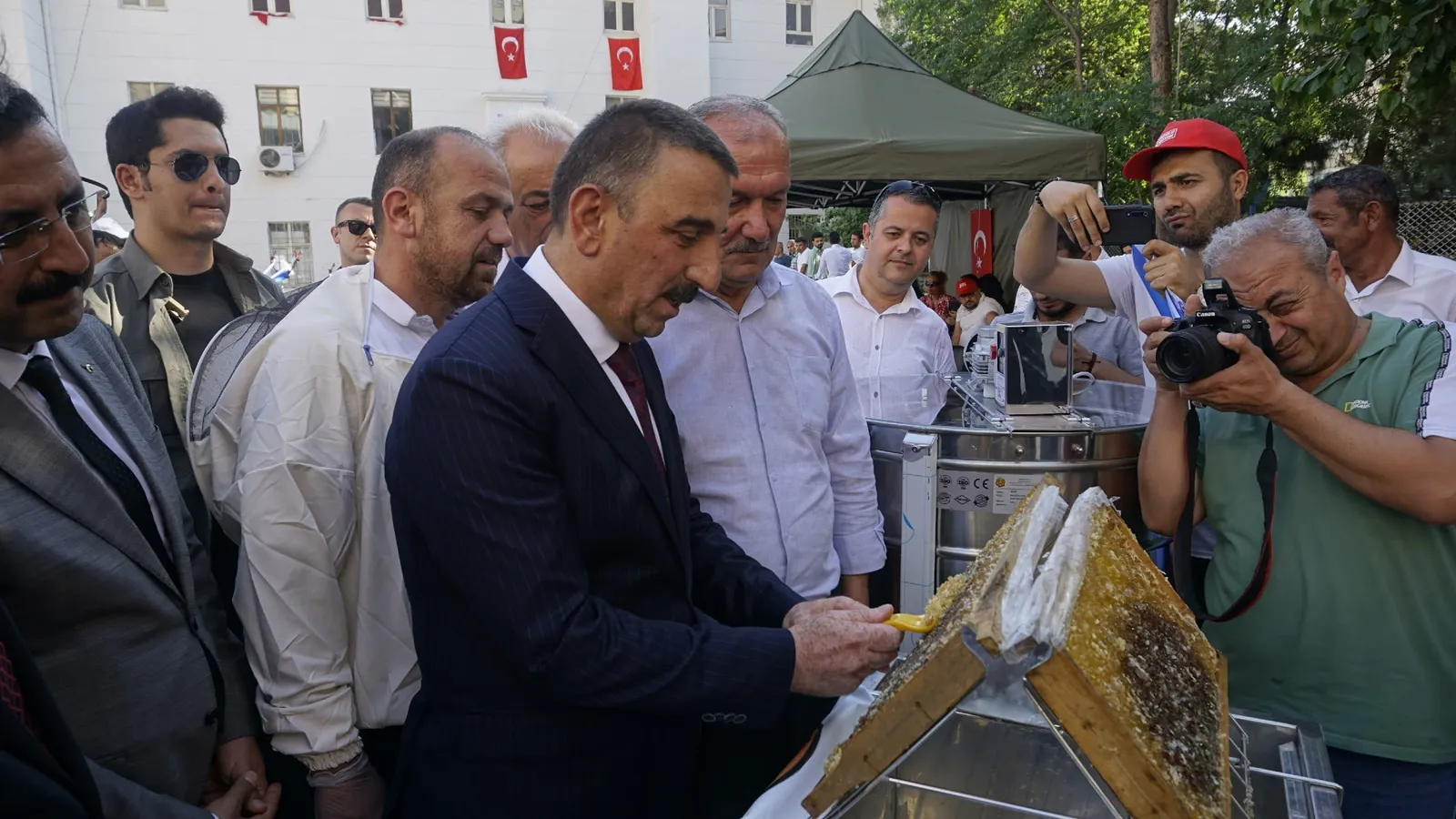 Siirt’te Onlarca Çiftçiye Makine Dağıtıldı