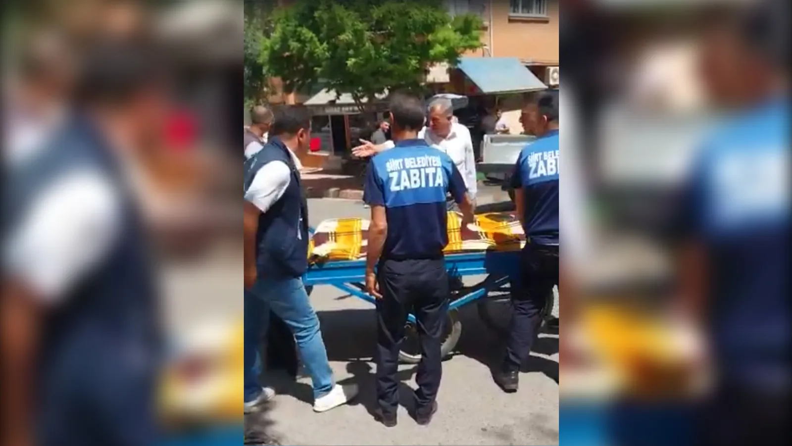 Seyyar Satıcı ile Zabıta Arasında Gerginlik