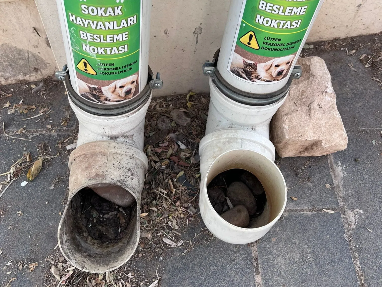 Sokak Hayvanları Besleme Noktaları Kullanılmayacak Duruma Geldi