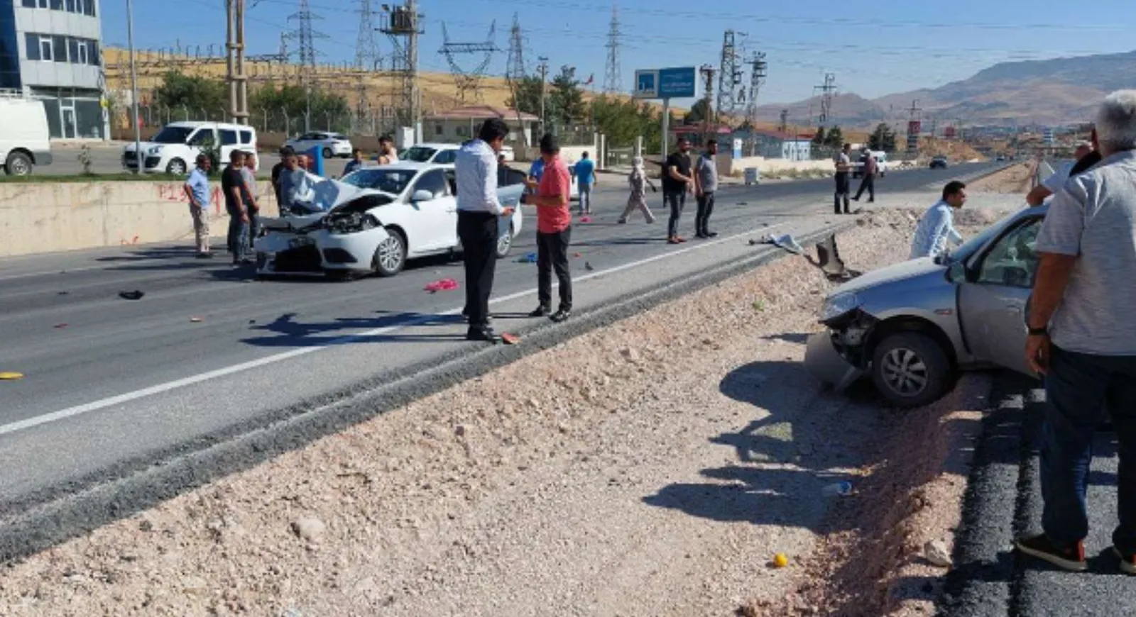 Siirt - Batman Yolunda Kaza 4 Kişi Yaralandı