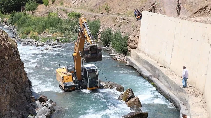 Ekipler Kayıp Hemşireyi "Çeme Sidan" Mevkisinde Arıyor