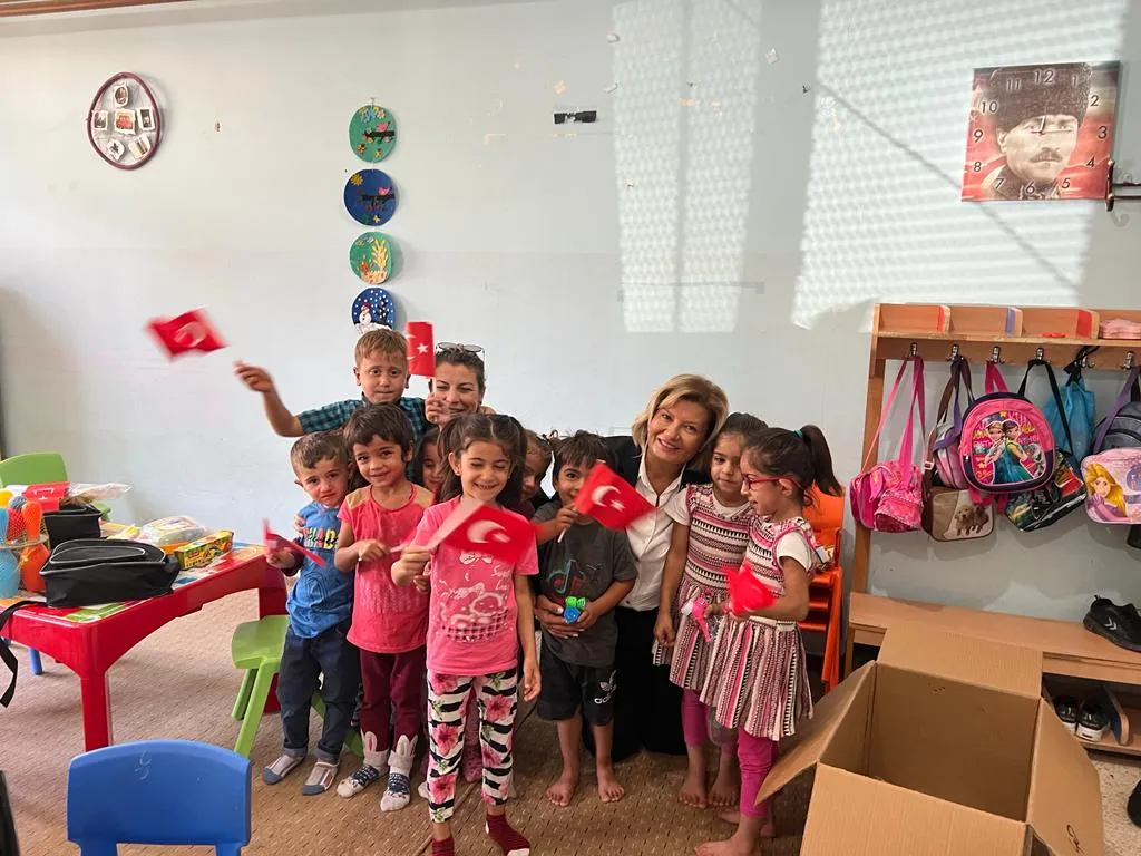 Türk Anneler Derneğinden Siirt'teki Köy Okullarına Kırtasiye Desteği
