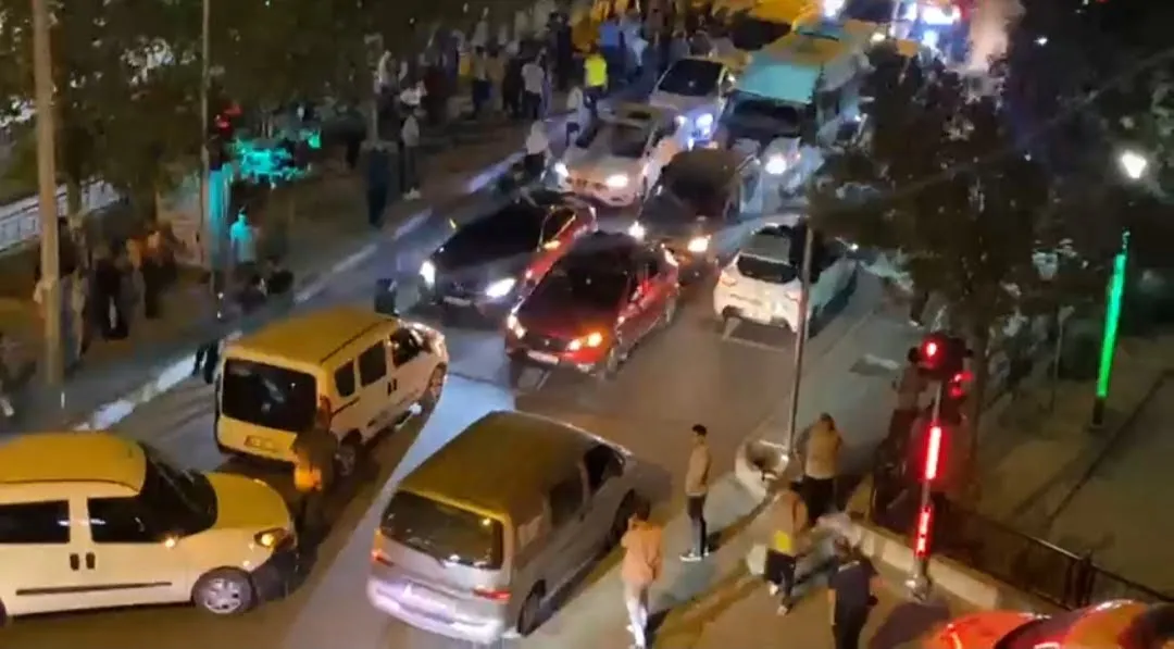 Siirt'te Silah Sıkılan Düğün Konvoyunda Kavga Çıktı