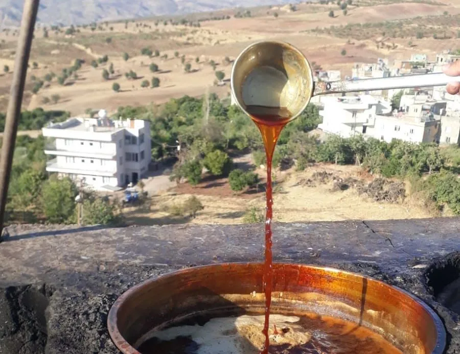 Siirt’te Geleneksel Yöntemlerle Pekmez Yapımına Başlandı