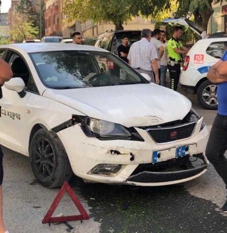 Siirt'te Sürücü Kursunun Aracı Kaza Yaptı