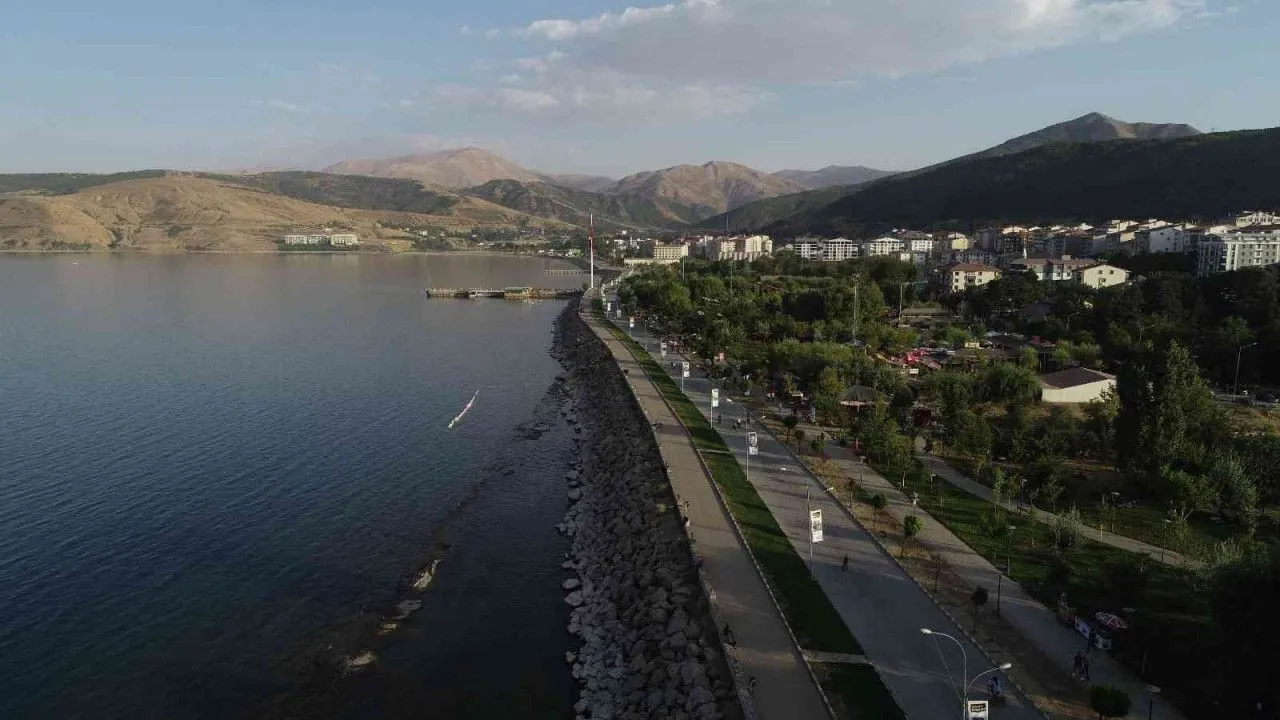Siirtliler Bu Yıl Tatvan’a Akın Etti