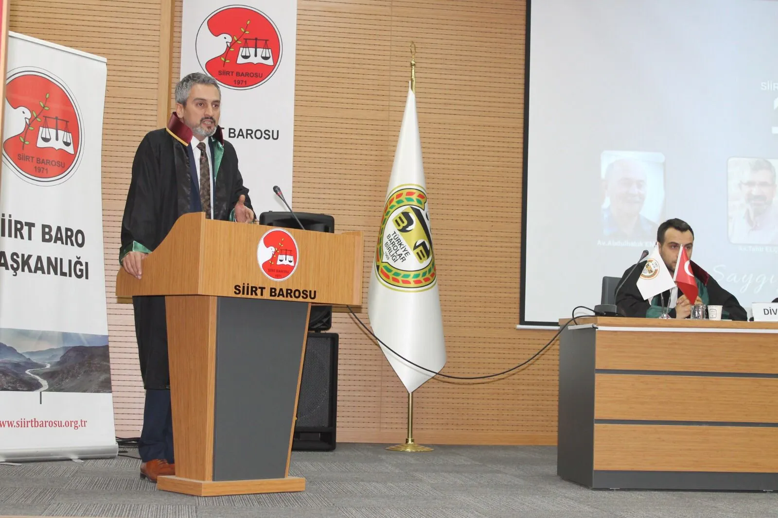 Çiçek Gönderilmesi Yerine Bağış Yapılmasını İstedi