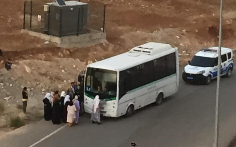 Siirt’te Yaşanan Ulaşım Sorunu Nedeniyle Belediye Otobüsünün Önü Kesildi