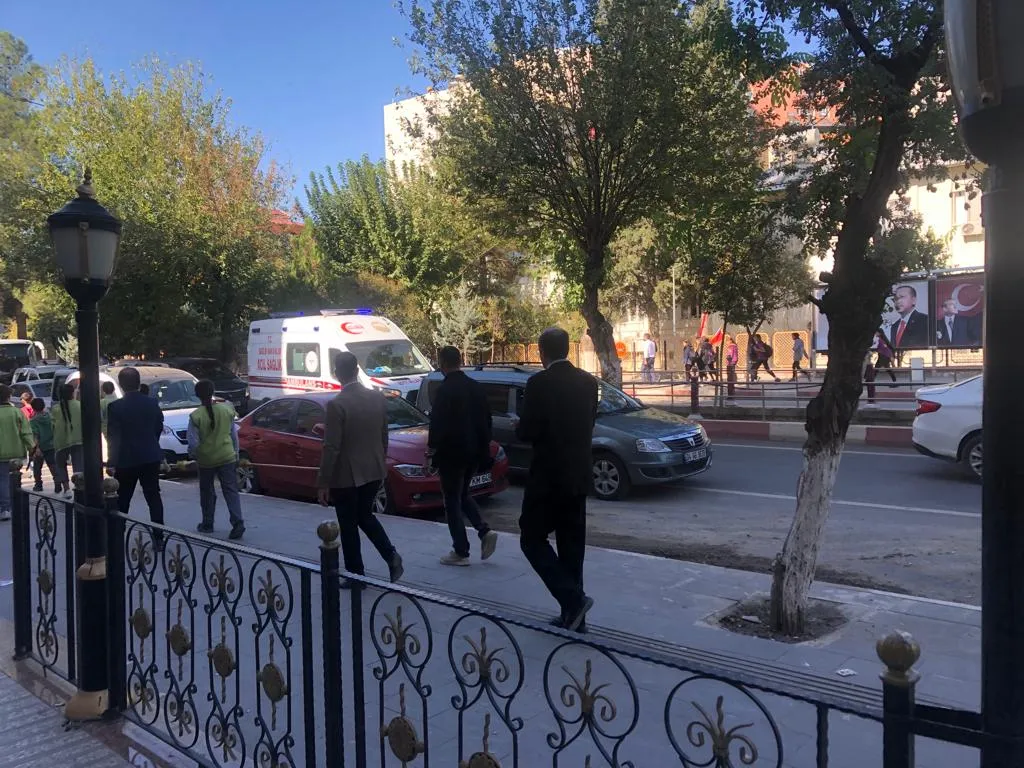 Siirt’te Trafik Sıkıştı Ambulans Geçmekte Zorlandı