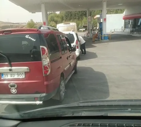 Siirt’te Ucuz Petrol Kuyruğu
