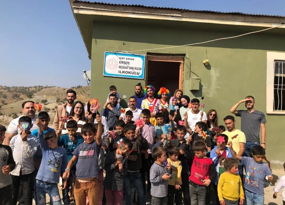 Siirt Üniversitesi Öğrencileri Köy Çocuklarıyla Bir Araya Geldi