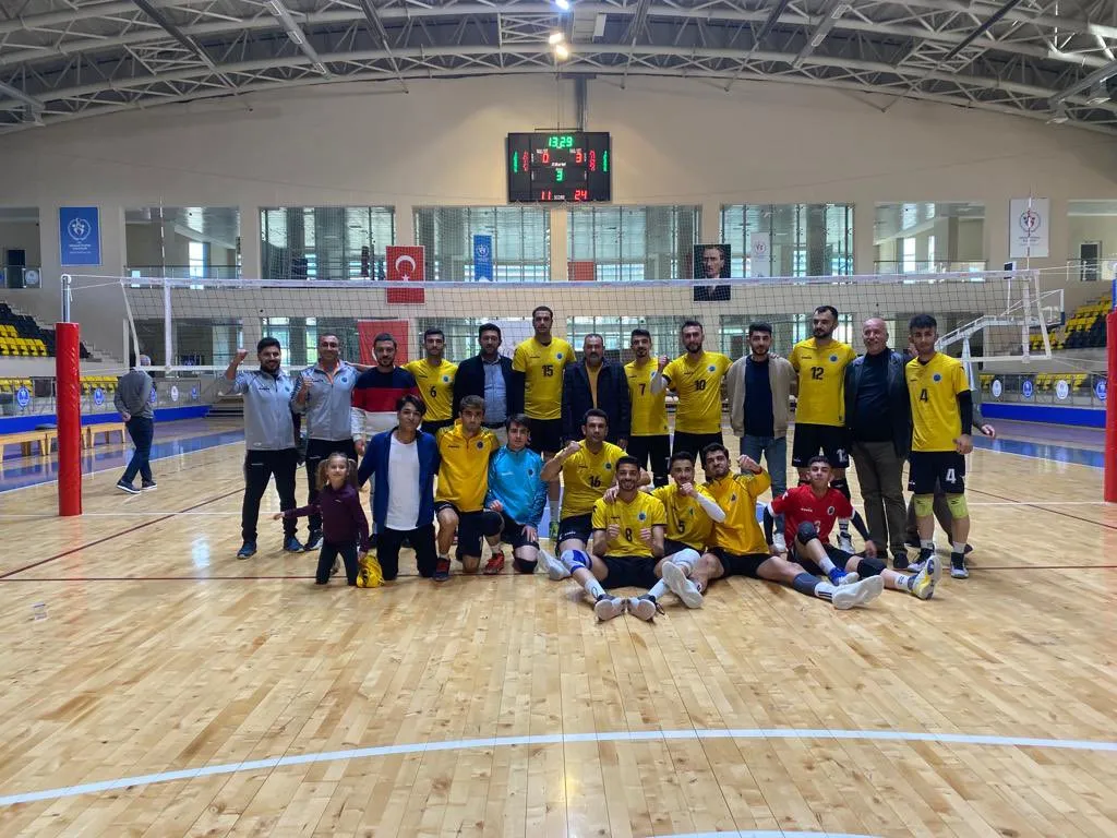 Voleybol Karşılaşmasında Siirt Belediyespor Muş Lalezarspor’u Mağlup Etti