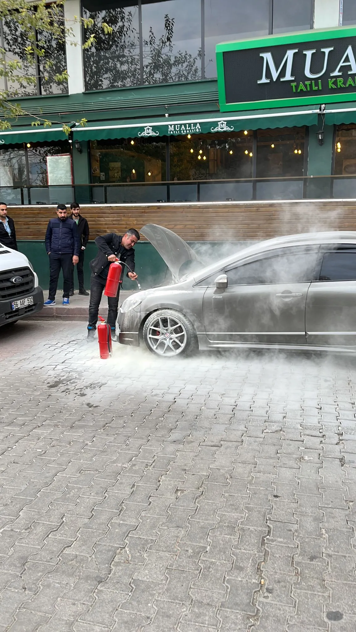 Siirt'te Otomobil Park Halinde Alev Aldı