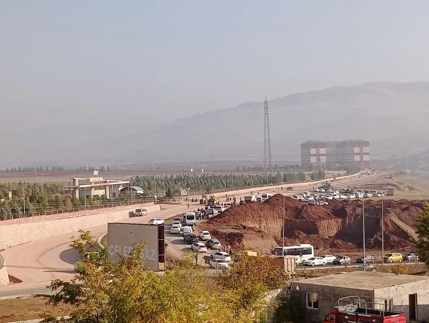 Siirt Üniversitesi Önünde Sınav Kuyruğu