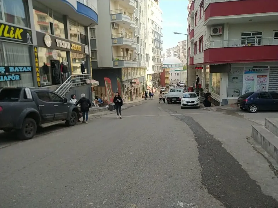 Kurtalan'da Kaldırımsız Yol Kazalara Davetiye Çıkarıyor