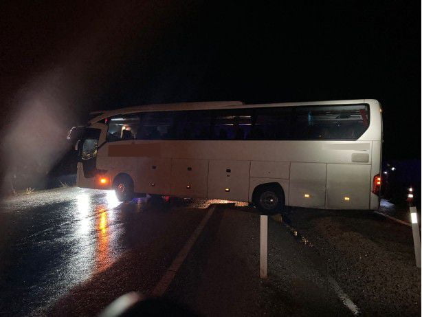Bursa'dan Siirt'e Gelen Yolcu Otobüsü Kaza Yaptı: 1 Hafif Yaralı