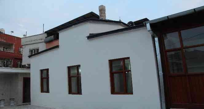 Ateşe verilen 130 yılık caminin restorasyonu tamamlandı
