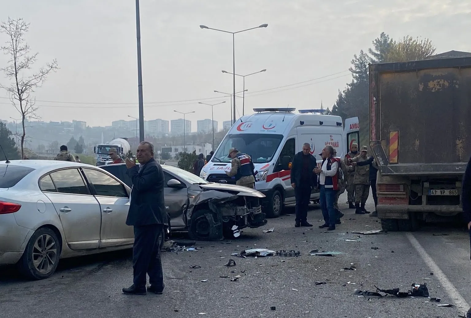 Kezer Yolunda Trafik Kazası: 3 Yaralı