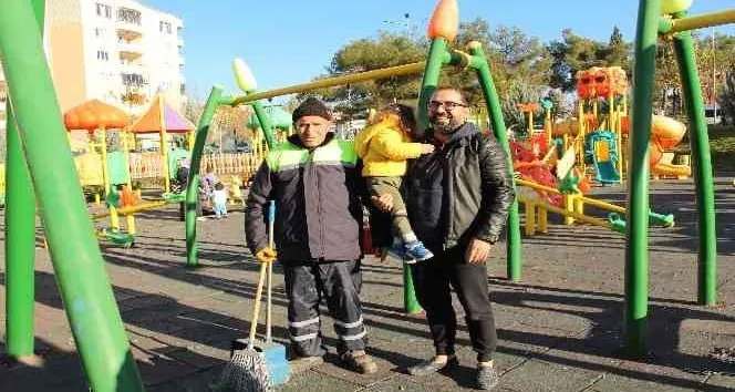 Siirt'te Temizlik İşçisinin Hobisi Şaşırttı: Şarkı Söylemeden Temizlik Yapamıyor