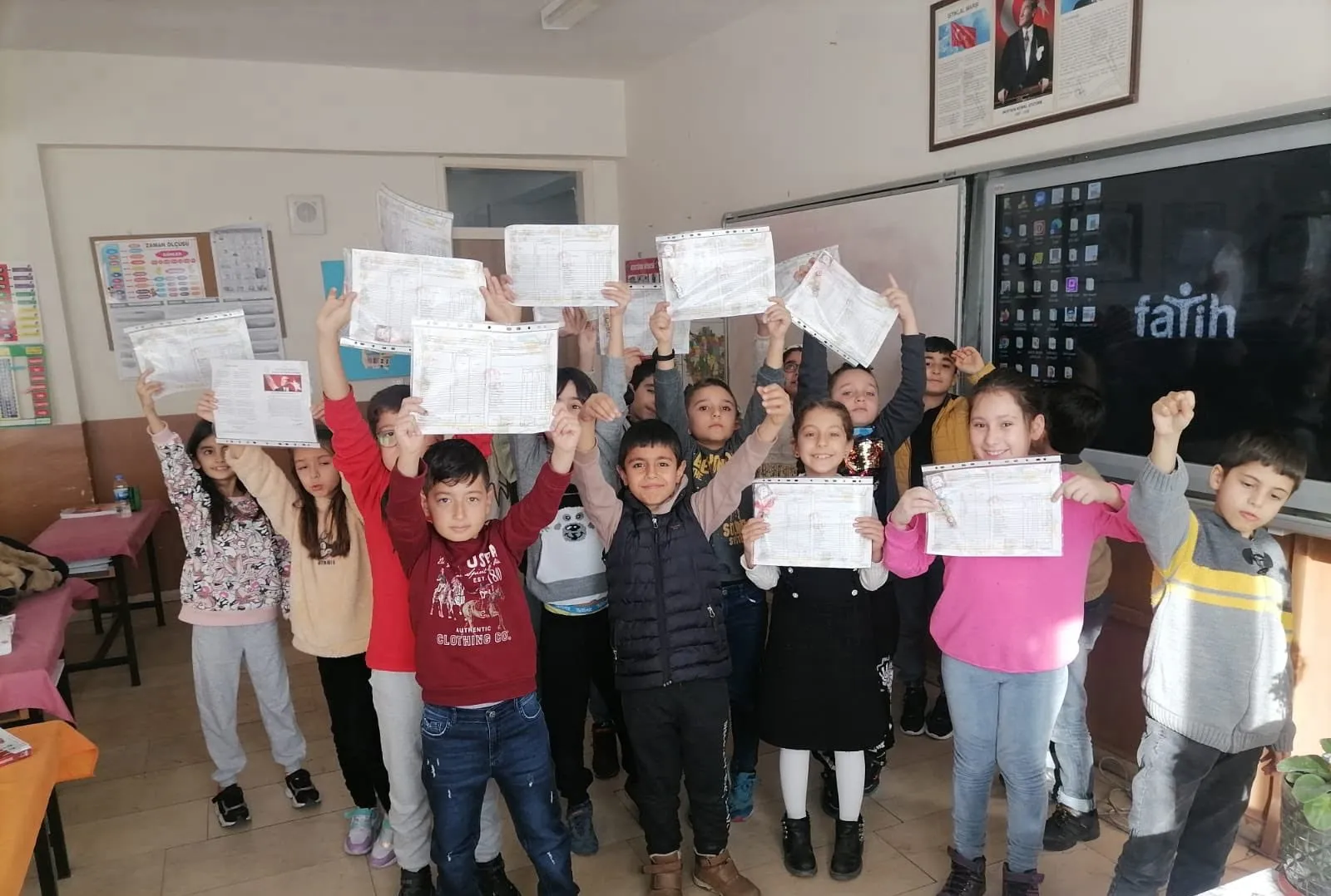 Karneler Dağıtıldı Tatil Başladı