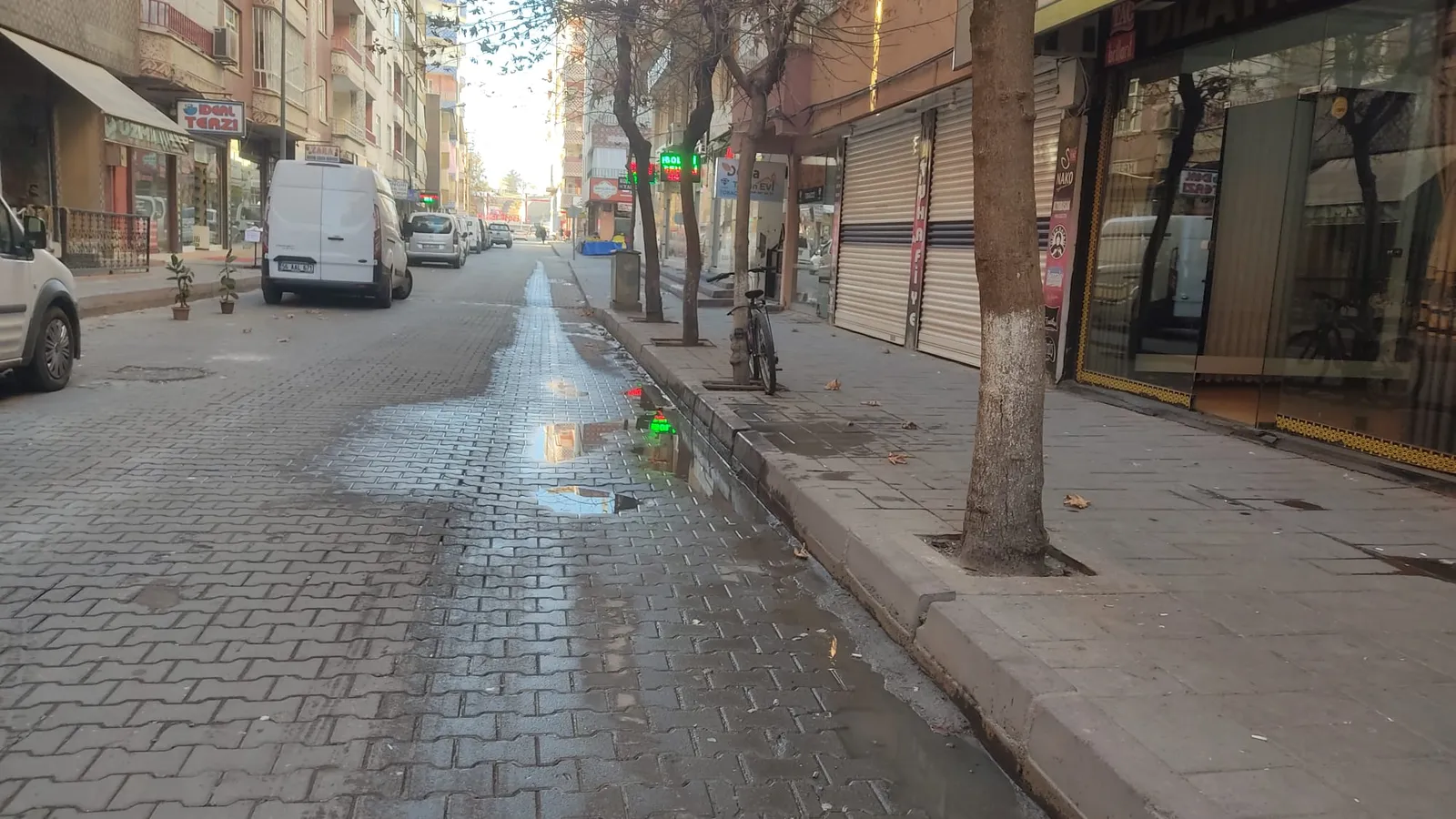 Yol Çöktü, Su Birikti, Vatandaş Şikayetçi