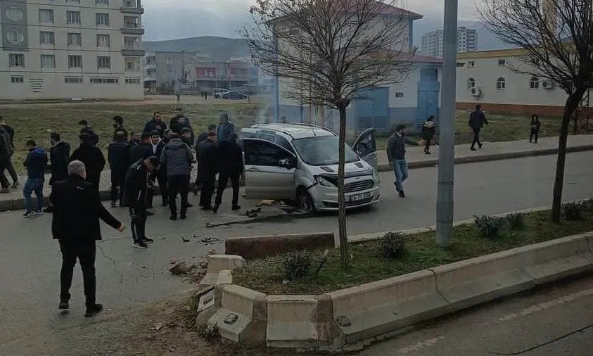 Kurtalan’da Araç Takla Attı, Sürücü Yara Almadan Kurtuldu