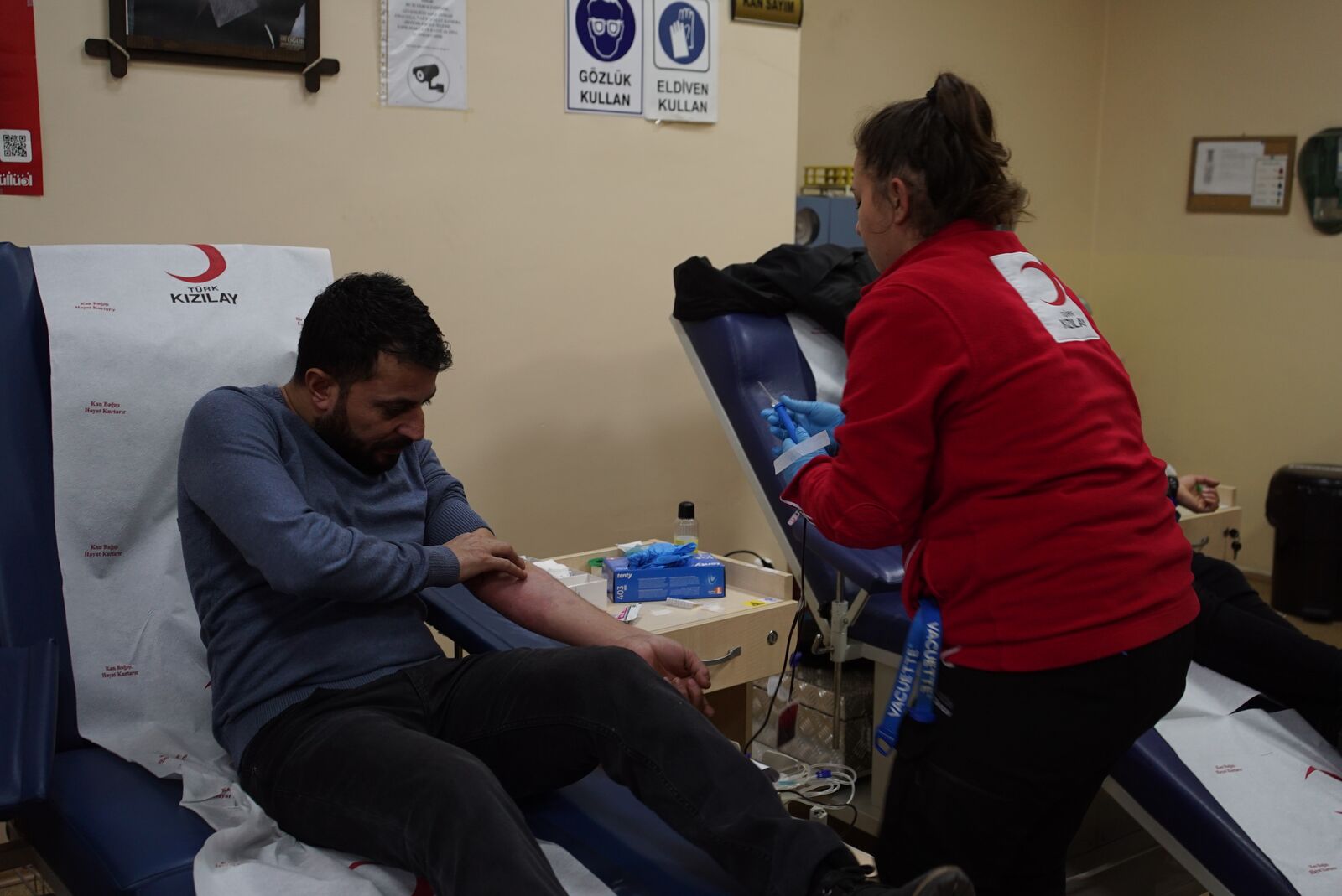 Siirtlilerden Depremzedelere Yoğun Kan Bağışı  