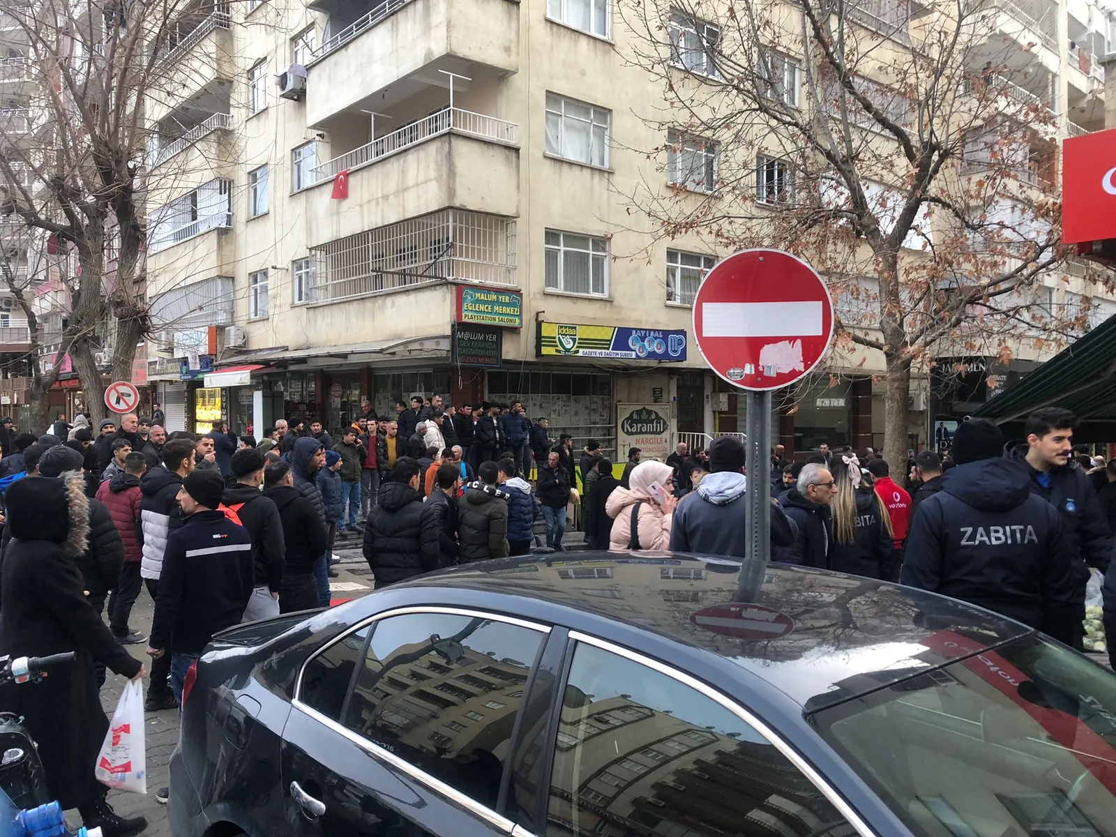 Siirt'te Zabıta ile Seyyar Satıcılar Arasında Gerginlik