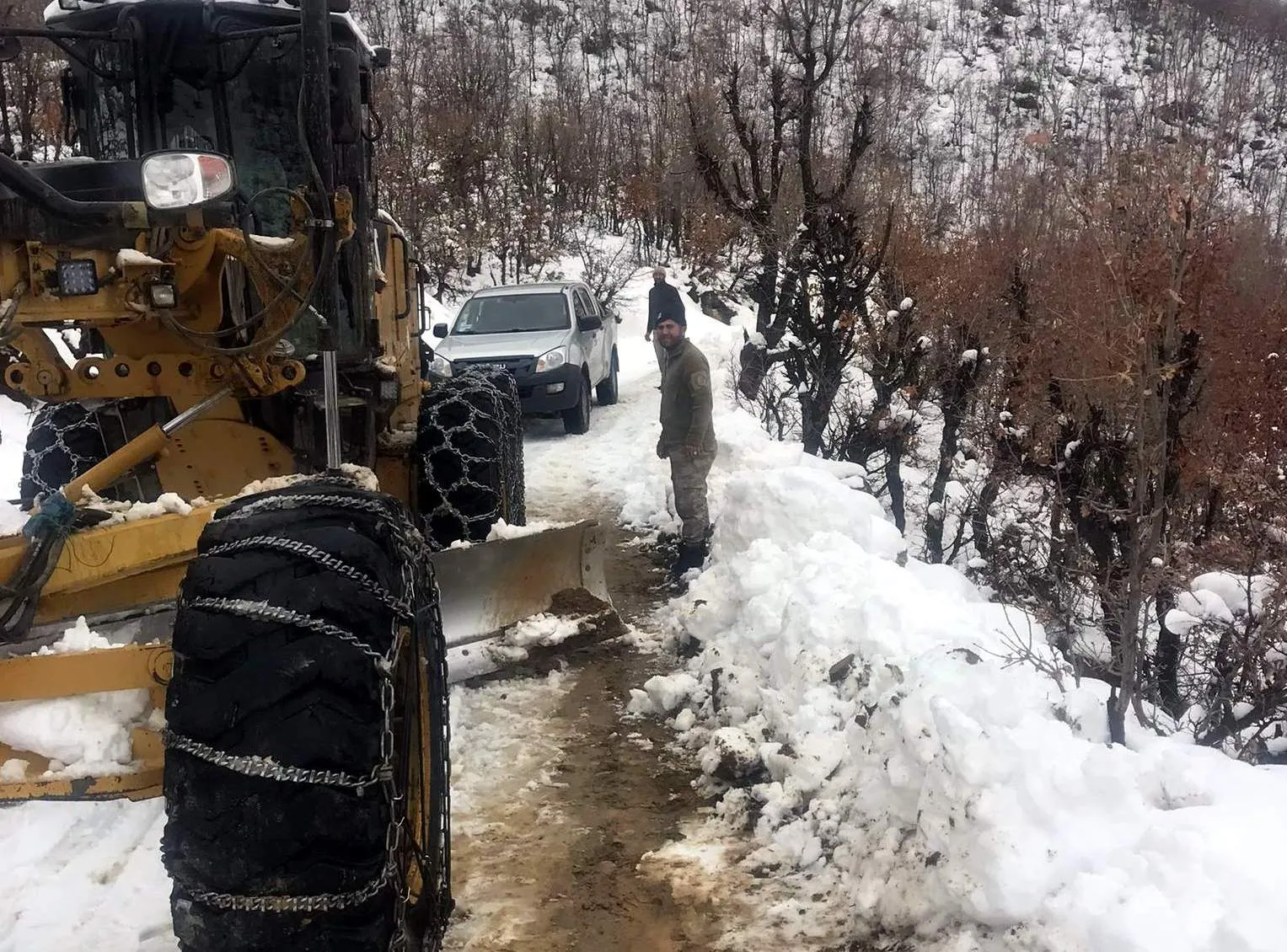 Pervari’de Mahsur Kalan Araçlar, Şirvan’da Köy Koruyucuları Kurtarıldı