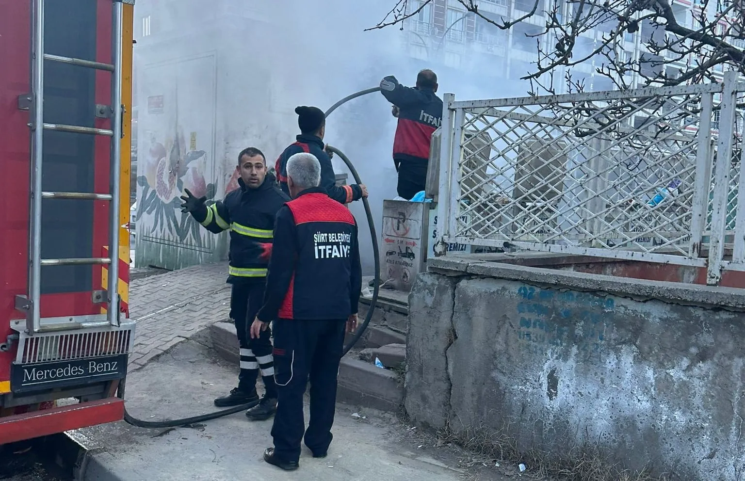 Siirt’te Alev Alan Çöp Konteynerleri Paniğe Neden Oldu