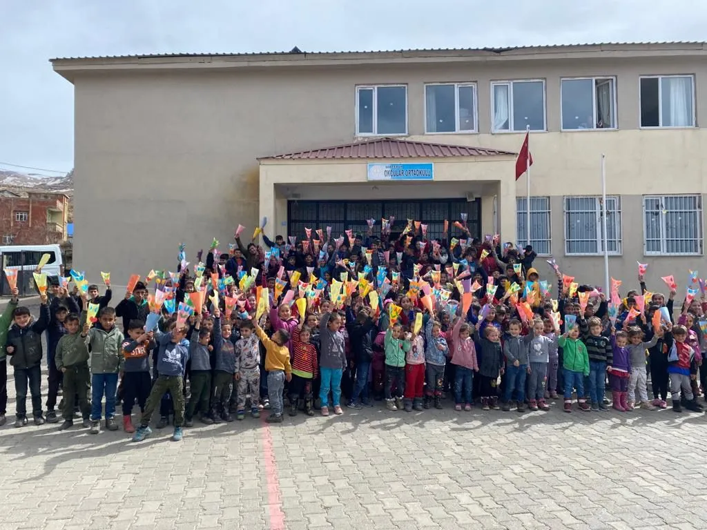 Siirt’te Köy Okulu Öğrencilerinden Anlamlı Kutlama