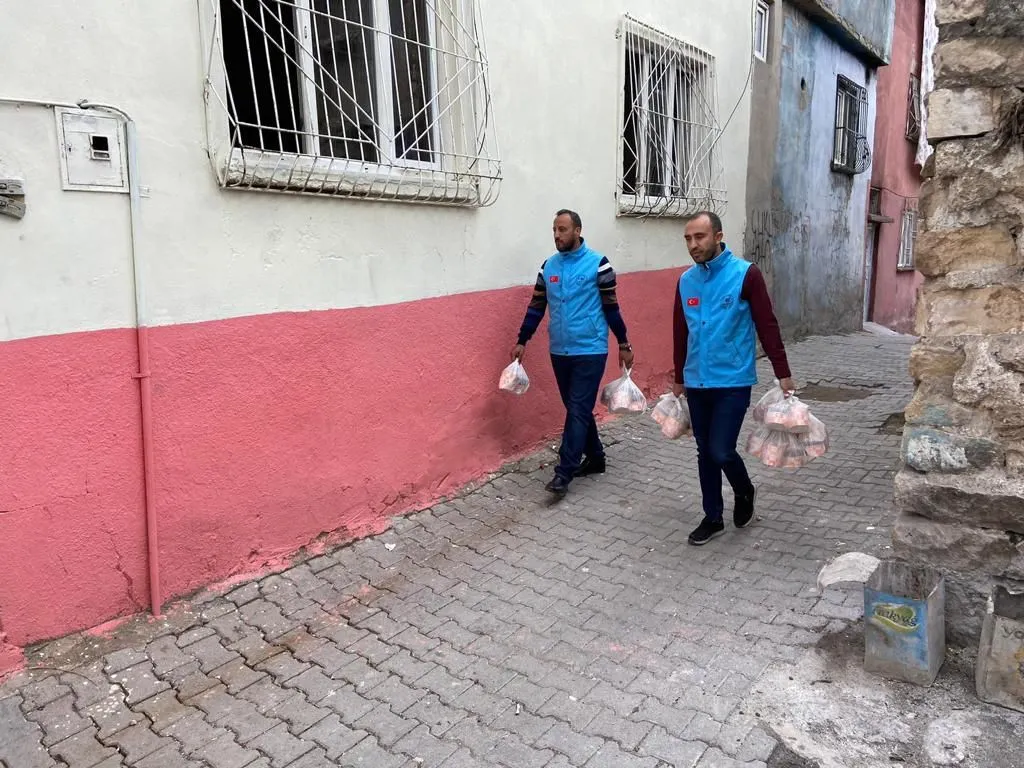Siirt Belediyesi Her Gün 147 Aileye Yemek Dağıttığını Açıkladı
